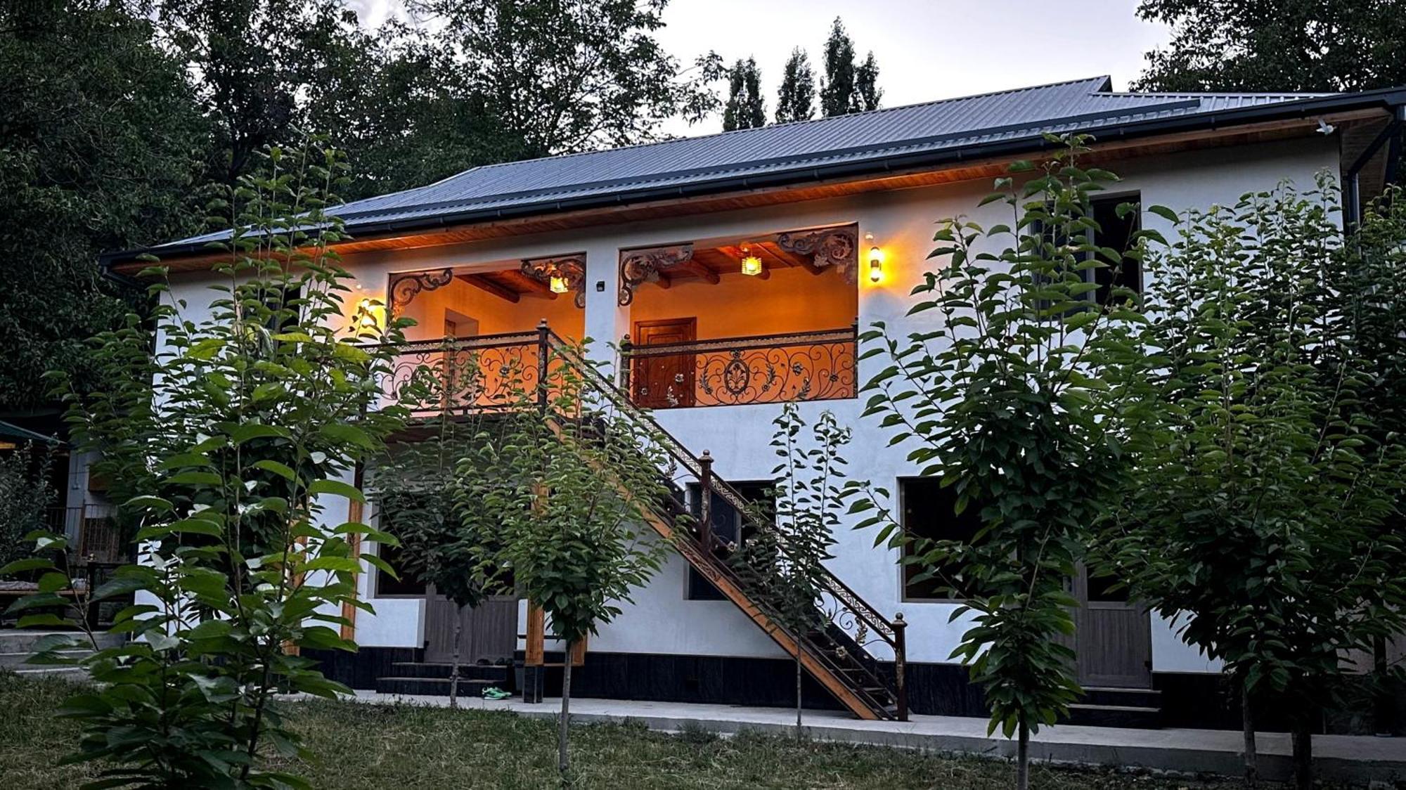 Hayat Guesthouse Nuratau Mountain Yukary-Ukhum Eksteriør billede