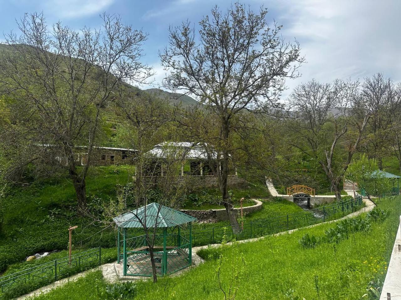 Hayat Guesthouse Nuratau Mountain Yukary-Ukhum Eksteriør billede
